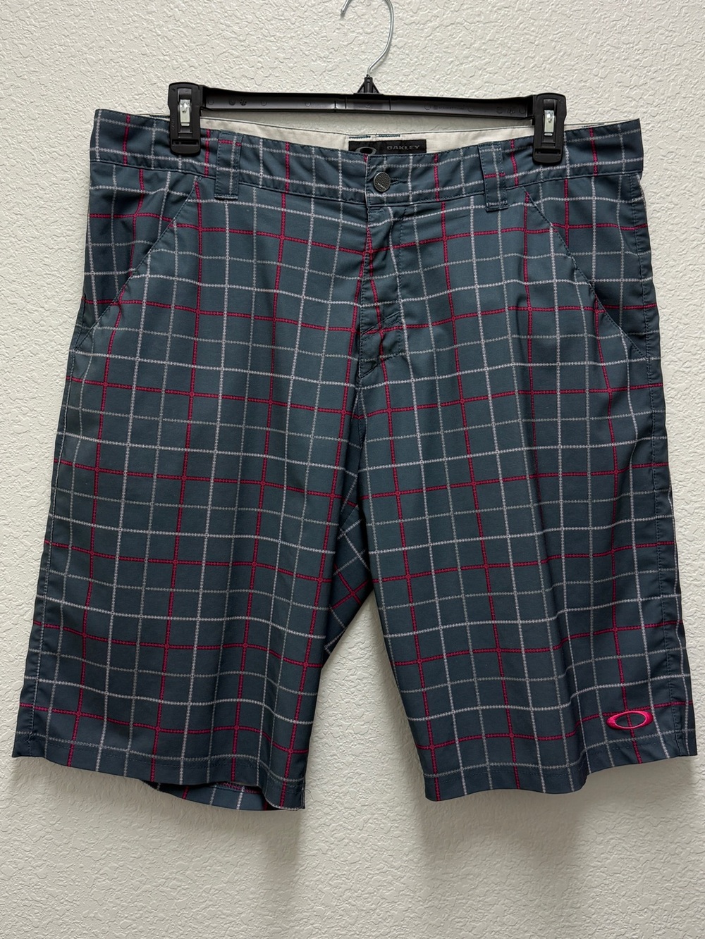 Oakley Men's Size 38 - 12” Inseam Gray Plaid Flat Front Chino Performance Shorts